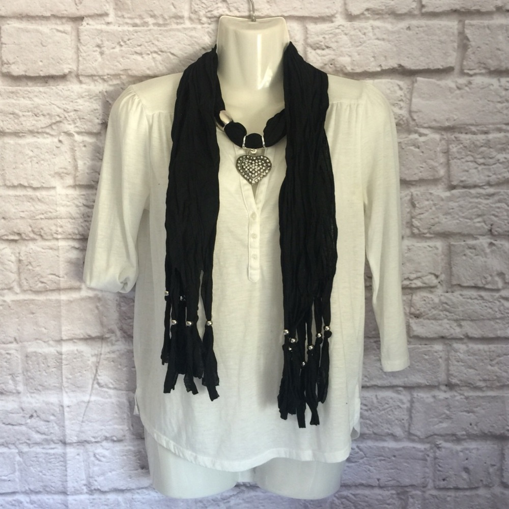 NWOT black scarf with diamond heart A18